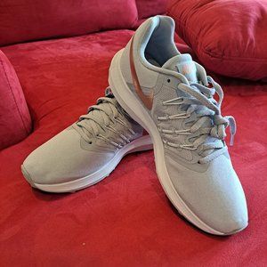 Women's Nike Run Swift running shoe, Wolf Grey/Metallic Red Bronze, 9.5 M